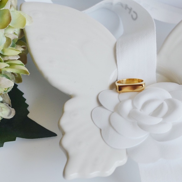 Minimalist Gold Plated Signet Ring Size 6 / 7 / 8 - Picture 2 of 7